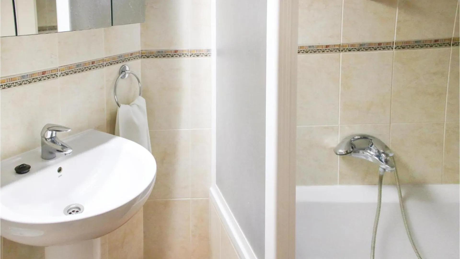 Gorgeous Home In Benalmadena With Wifi